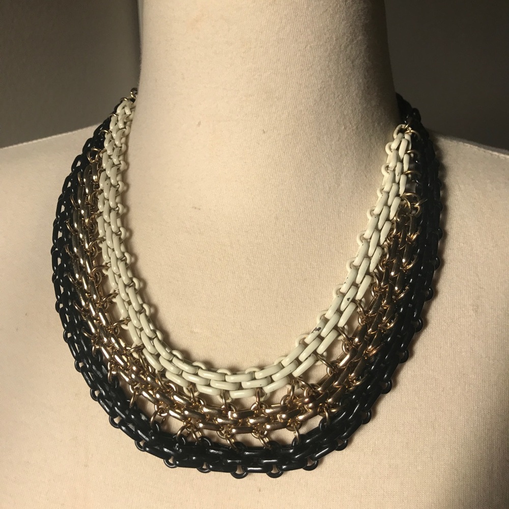 Colorblock Chain Statement Neck